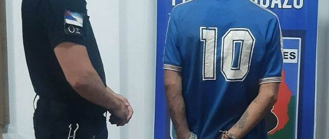 Detuvieron a un hombre por el hurto de cadenas en un comercio sobre avenida Brasil