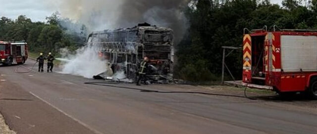 Mártires: se incendió un colectivo de larga distancia y no hubo personas lesionadas