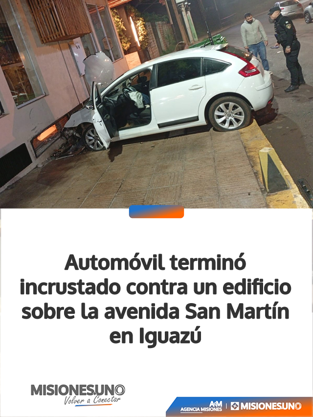 Automóvil terminó incrustado contra un edificio sobre la avenida San Martín en Iguazú
